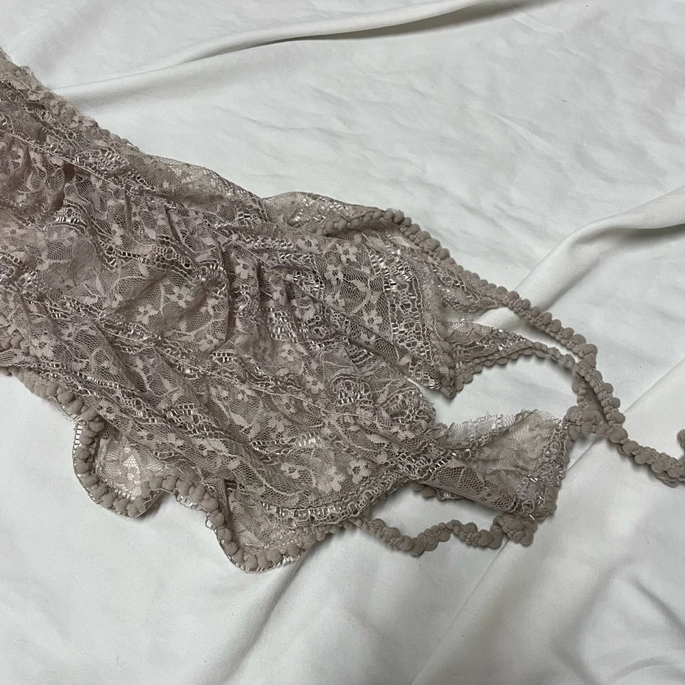 Gray Lace‎ Scrunch Accent Scarf
